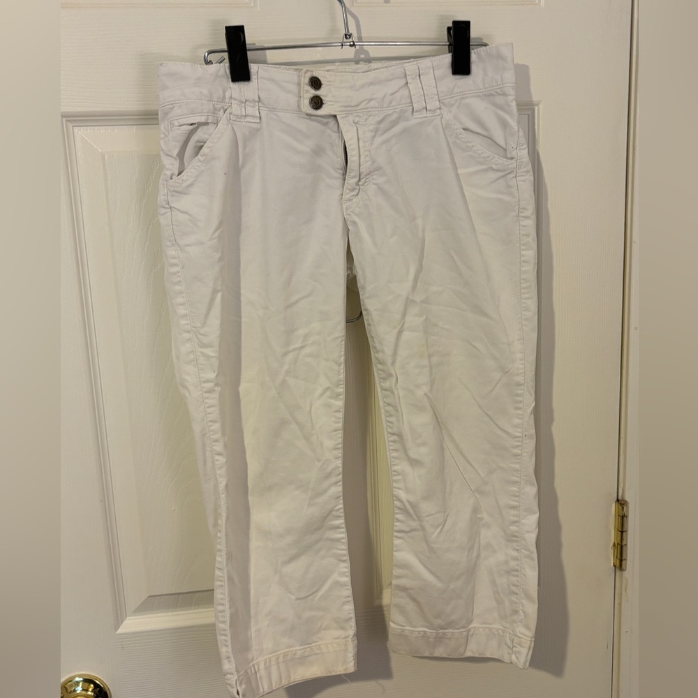 Womenβsβ American Eagle White capris size 4